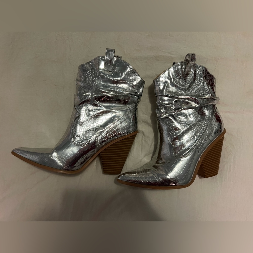 Sparkly boots - Picture 2 of 4